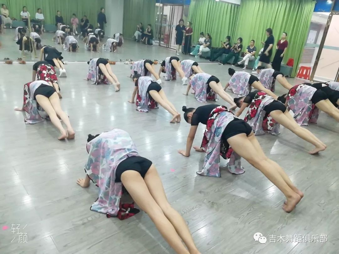 关于青年比赛进行中，新晋明星崭露头角的信息
