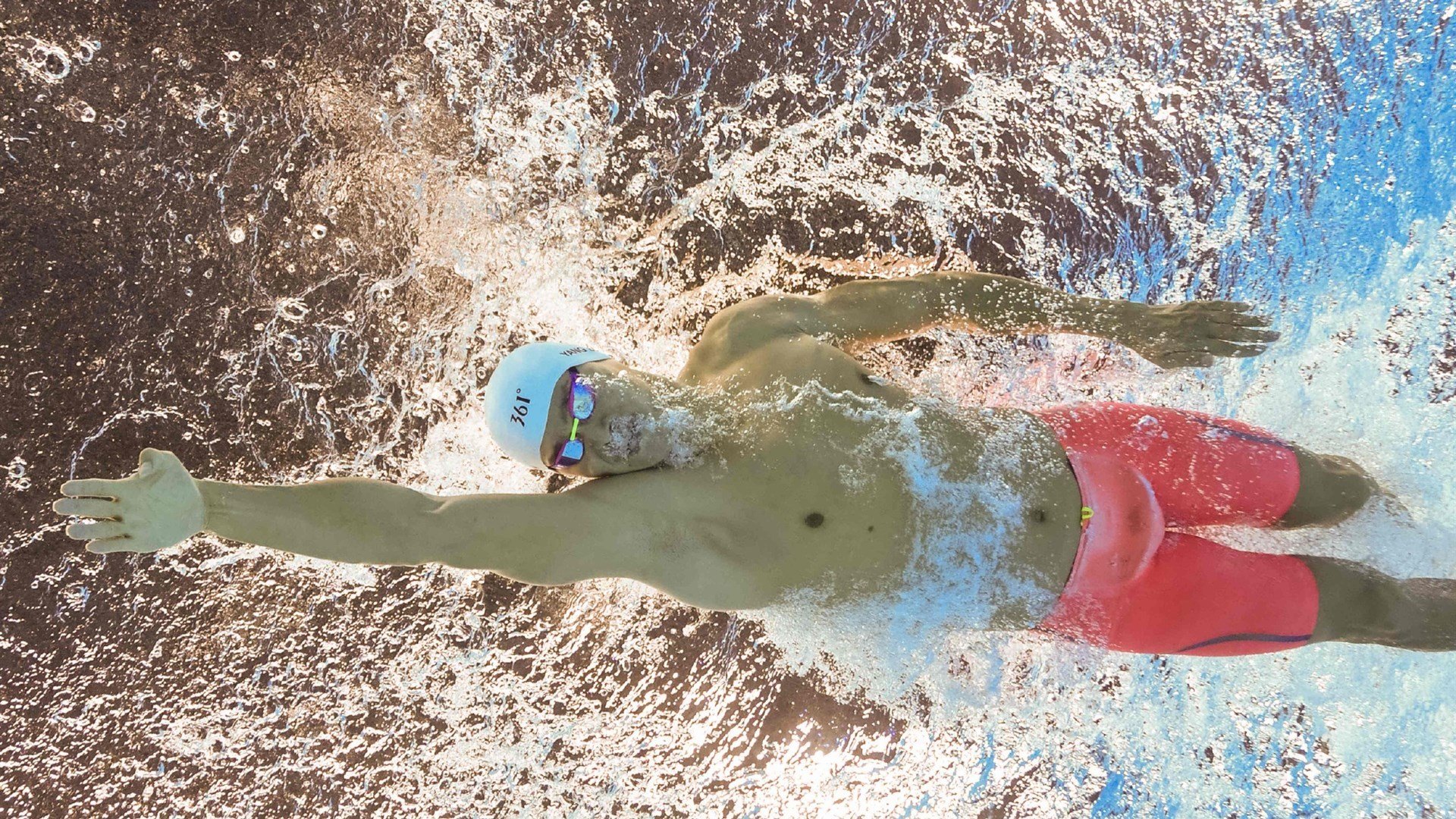 一场比赛一支球队不得多于几人